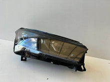 Laden Sie das Bild in den Galerie-Viewer, Frontscheinwerfer Skoda Enyaq IV 5LB941016G Rechts Scheinwerfer Headlight