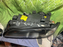 Load image into Gallery viewer, Frontscheinwerfer BMW E46 6910968 6910967 Xenon Ein Stück (Rechts oder Links)