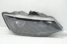 Laden Sie das Bild in den Galerie-Viewer, Frontscheinwerfer Skoda Fabia Rechts Scheinwerfer Headlight SCH5292094349xq