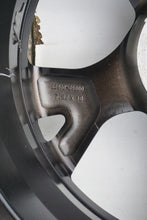 Load image into Gallery viewer, 1x Alufelge 18 Zoll 7.5&quot; 5x114.3 52ET Glanz Schwarz 52910-J9800 Hyundai Kona