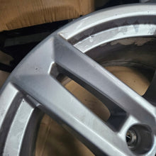 Laden Sie das Bild in den Galerie-Viewer, 1x Alufelge 17 Zoll 7.0" 5x112 42ET Glanz Silber Audi A4 B9 Rim Wheel FEL4037934922jf