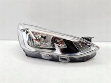 Laden Sie das Bild in den Galerie-Viewer, Frontscheinwerfer Ford Focus Halogen Rechts Scheinwerfer Headlight