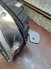 Laden Sie das Bild in den Galerie-Viewer, Frontscheinwerfer Peugeot Expert Traveller 9808572580-00 Rechts Headlight