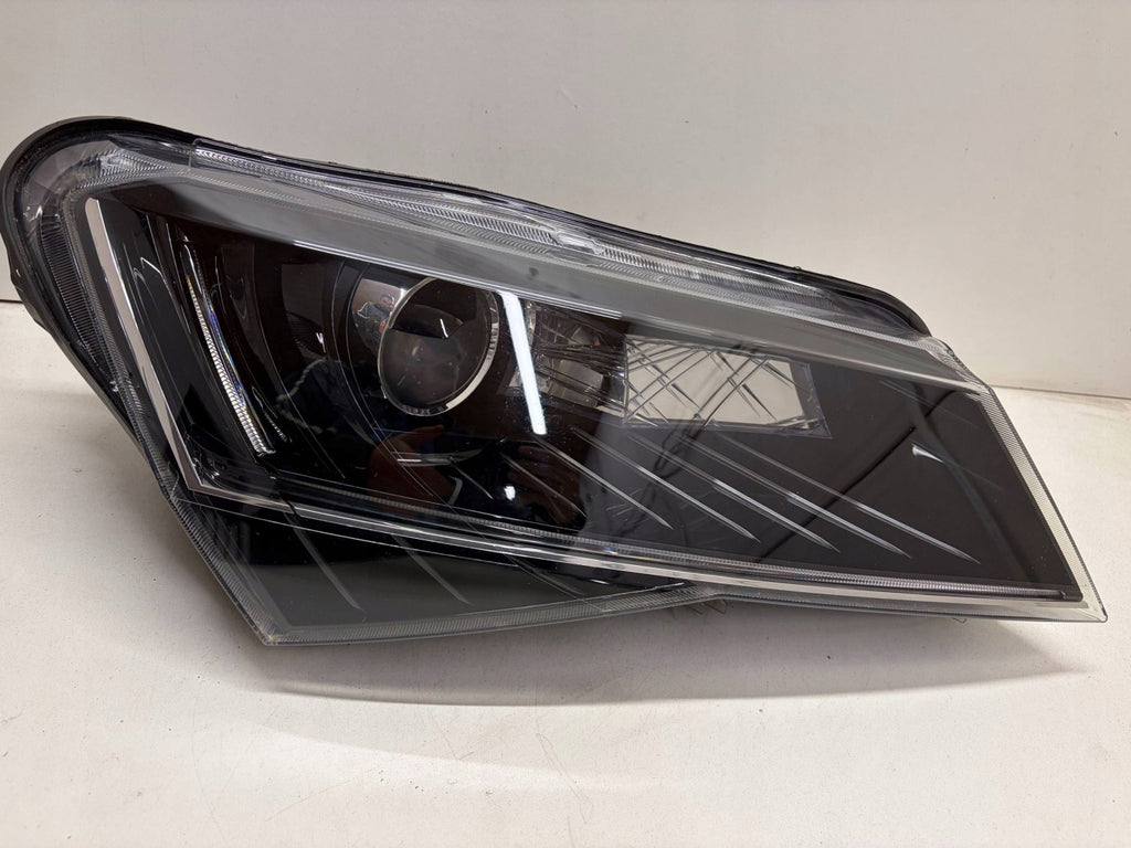 Frontscheinwerfer Skoda Superb III 3V1941016B 1ZS01193926 Rechts Headlight SCH1163323483jt
