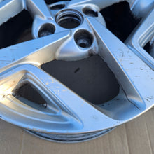Laden Sie das Bild in den Galerie-Viewer, 1x Alufelge 15 Zoll 6.0" 4x100 48ET Glanz Silber 52910-K7100 Hyundai I10 I20 FEL3836749726xp
