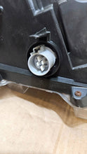 Laden Sie das Bild in den Galerie-Viewer, Frontscheinwerfer Mazda 3 I B63C-51040 LED Links Scheinwerfer Headlight SCH2514080014vc