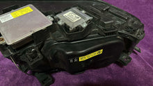 Laden Sie das Bild in den Galerie-Viewer, Frontscheinwerfer Volvo V70 S80 31420013 Xenon Links Scheinwerfer Headlight SCH1142179209rg