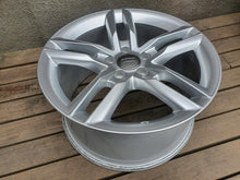 Load image into Gallery viewer, 1x Alufelge 18 Zoll 9.0&quot; 5x112 52ET Glanz Silber 8J0601025AN Audi Tt Rim Wheel