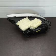 Laden Sie das Bild in den Galerie-Viewer, Frontscheinwerfer Volvo S80 II V70 III 31214168 Xenon Rechts oder Links