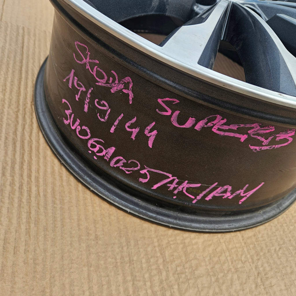 1x Alufelge 19 Zoll 8.0" 5x112 44ET 3V0601025AK- Skoda Superb I Rim Wheel FEL6927711945rh