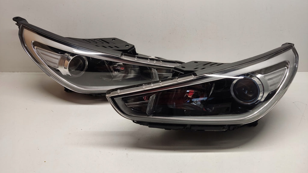 Frontscheinwerfer Hyundai I30 III 92102G4000 Ein Satz Scheinwerfer Headlight