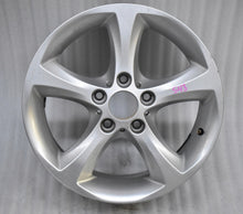 Laden Sie das Bild in den Galerie-Viewer, 1x Alufelge 17 Zoll 7.0&quot; 5x120 47ET Glanz Silber 6778219 BMW 1 E88 E81 E82 E87