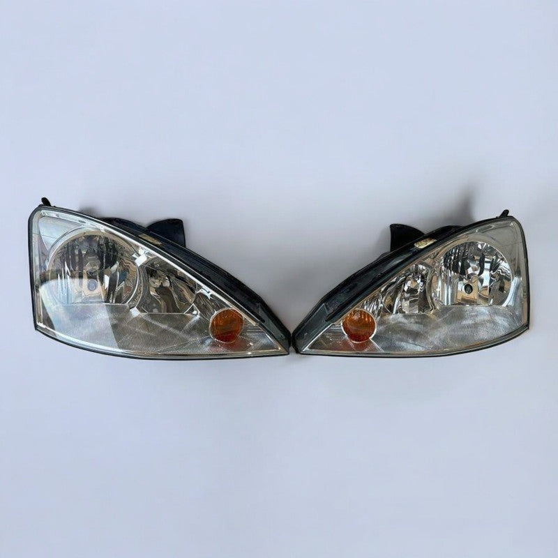 Frontscheinwerfer Ford Focus 2M51-13W029-BD 2M51-13W030-BD Ein Satz Headlight