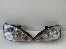 Load image into Gallery viewer, Frontscheinwerfer Ford Focus 2M51-13W029-BD 2M51-13W030-BD Ein Satz Headlight