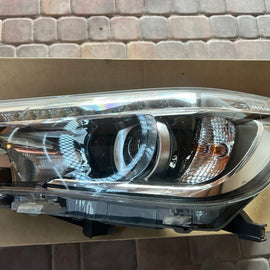 Frontscheinwerfer Toyota Hilux VIII Pick-Up 811500K732 Links Headlight SCH2542469599tw
