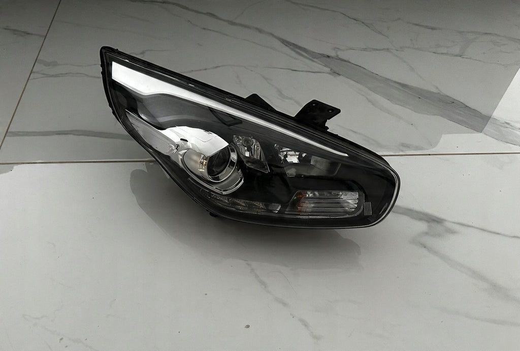Frontscheinwerfer Kia Carens IV Xenon Rechts Scheinwerfer Headlight