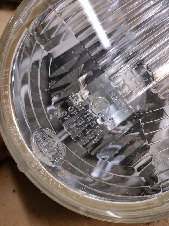 Frontscheinwerfer 7R0114551 311-115387 Ein Stück (Rechts oder Links) Headlight