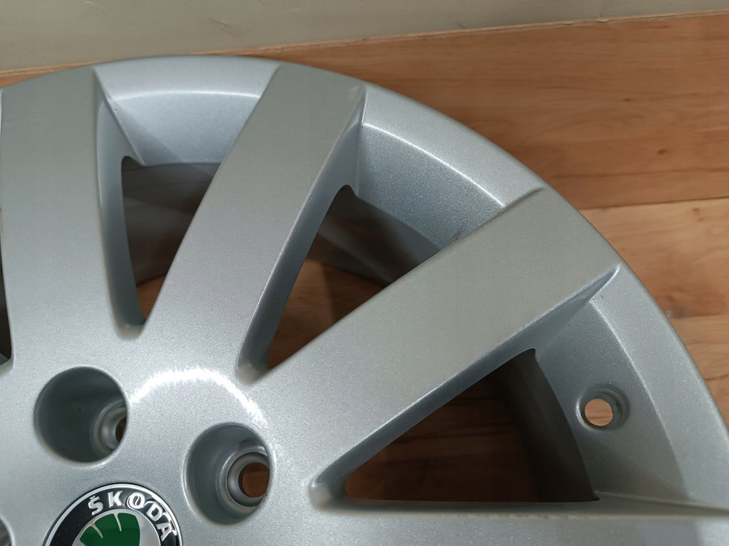 1x Alufelge 17 Zoll 7.0" 5x112 37ET 3U0601025D Skoda Rim Wheel