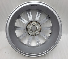 Laden Sie das Bild in den Galerie-Viewer, 1x Alufelge 17 Zoll 6.0" 5x112 48ET Glanz Silber 5G0601025K VW Golf Vii FEL6649124802do