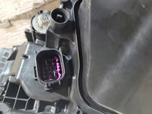 Laden Sie das Bild in den Galerie-Viewer, Frontscheinwerfer Audi A6 C8 4K0941040 Full LED Ein Stück (Rechts oder Links)