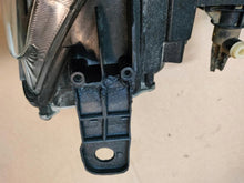 Laden Sie das Bild in den Galerie-Viewer, Frontscheinwerfer Dacia Duster 260609367R LED Links Scheinwerfer Headlight