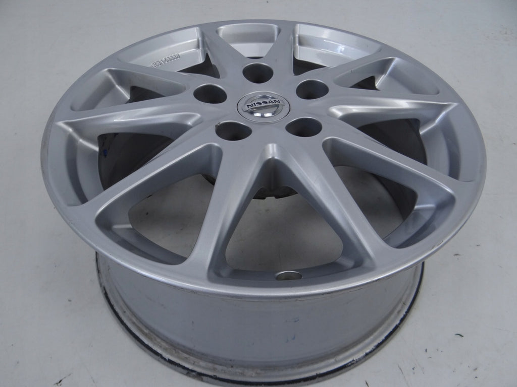 1x Alufelge 16 Zoll 6.5" 5x114.3 40ET Glanz Silber KE4093Z110 Nissan Pulsar