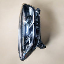 Laden Sie das Bild in den Galerie-Viewer, Frontscheinwerfer Renault Captur I 260107244R Full LED Rechts Headlight