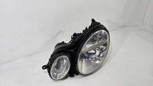 Laden Sie das Bild in den Galerie-Viewer, Frontscheinwerfer Mercedes-Benz W211 124465732 Links Scheinwerfer Headlight SCH6372782265hu