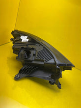 Laden Sie das Bild in den Galerie-Viewer, Frontscheinwerfer Skoda Enyaq IV 5LB941015A LED Links Scheinwerfer Headlight