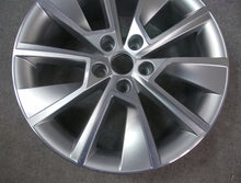 Load image into Gallery viewer, 1x Alufelge 18 Zoll 7.5&quot; 5x112 43ET Glanz Silber 5E0601025 Skoda Octavia Iii