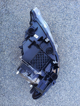 Laden Sie das Bild in den Galerie-Viewer, Frontscheinwerfer BMW 2 F22 F23 63117304465 LED Links Scheinwerfer Headlight SCH8140247206zg