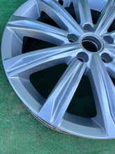 Load image into Gallery viewer, 1x Alufelge 17 Zoll 6.5&quot; 5x112 33ET 5TA601025D Vw Rim Wheel