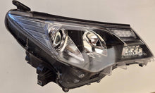 Laden Sie das Bild in den Galerie-Viewer, Frontscheinwerfer Toyota Rav 4 IV 85967-45010 Xenon Rechts Headlight SCH4409749450yg