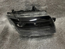 Load image into Gallery viewer, Frontscheinwerfer VW Crafter 7C1941036A Rechts Scheinwerfer Headlight SCH5204445287sa