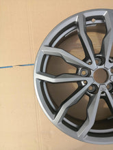 Laden Sie das Bild in den Galerie-Viewer, 1x Alufelge 18 Zoll 6.5" 5x112 41ET Glanz Graphit 6877550 BMW F39 X1 F48 FEL5375826102jf