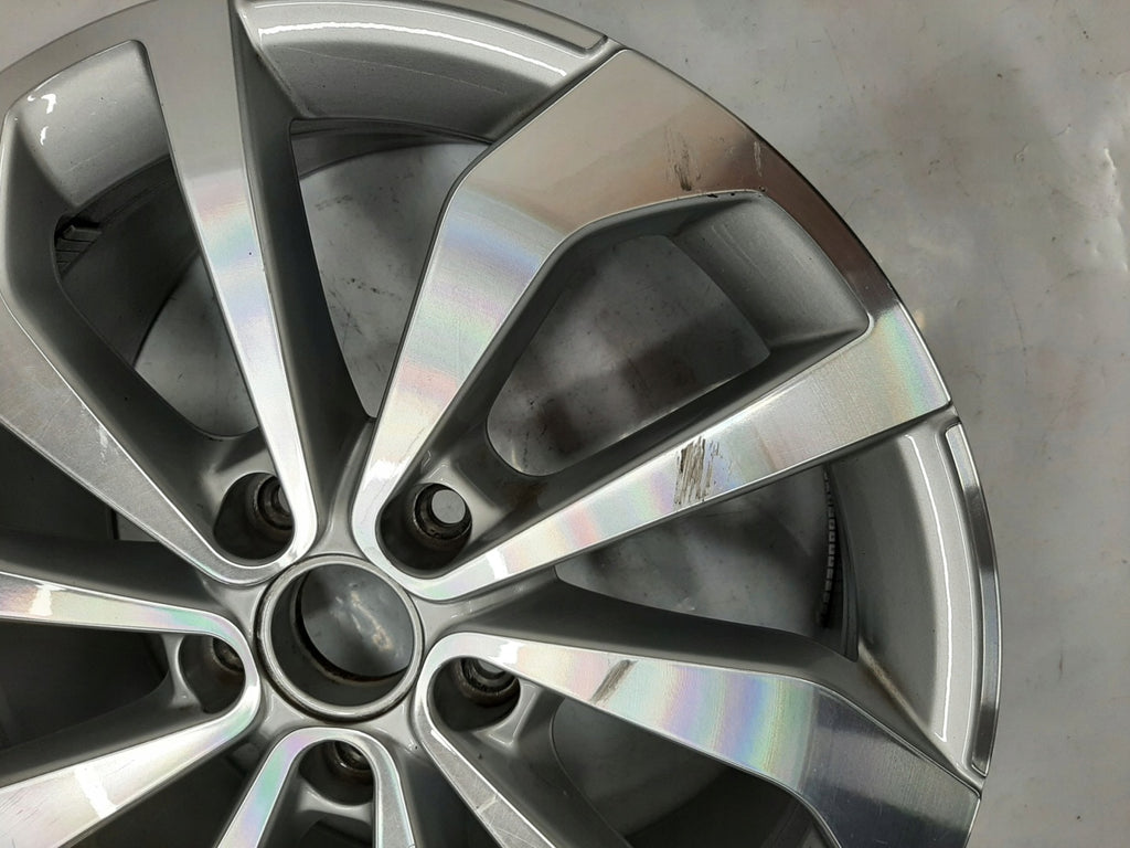 1x Alufelge 17 Zoll 7.0" 5x112 45ET Glanz Silber 2GA601025AC VW T-Roc Rim Wheel FEL2806616313tr