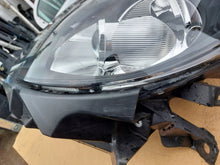 Laden Sie das Bild in den Galerie-Viewer, Frontscheinwerfer Renault Clio III 8200865607 Links Scheinwerfer Headlight SCH8447401026gv