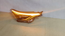Laden Sie das Bild in den Galerie-Viewer, Frontscheinwerfer Toyota C-Hr 81130-YP28081110-YP280-00 LED Rechts Headlight
