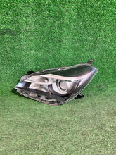 Load image into Gallery viewer, Frontscheinwerfer Toyota Yaris LED Links Scheinwerfer Headlight