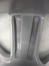 Laden Sie das Bild in den Galerie-Viewer, 1x Alufelge 17 Zoll 7.0" 5x112 45ET Glanz Silber 8K0601025CR MAD-AR81 Audi A4 B8 FEL3867477107xf