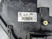 Laden Sie das Bild in den Galerie-Viewer, Frontscheinwerfer Citroën Berlingo 9816825080 Ein Stück (Rechts oder Links)