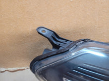 Load image into Gallery viewer, Frontscheinwerfer Toyota Yaris Rechts Scheinwerfer Headlight