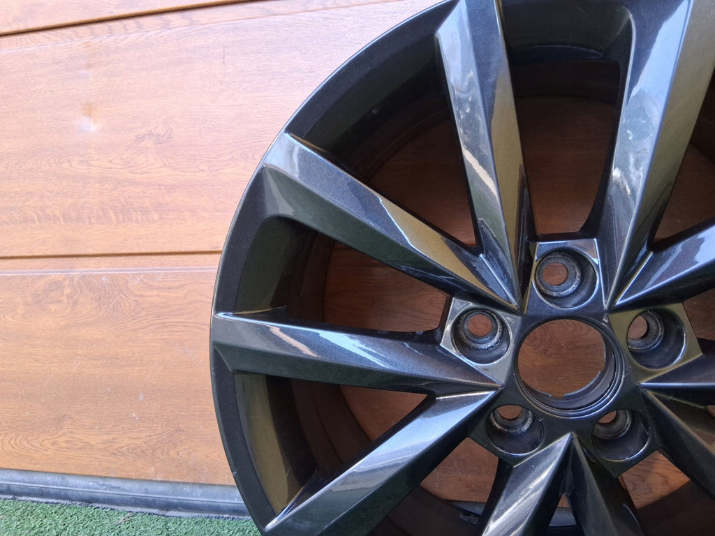 1x Alufelge 16 Zoll 7.0" 5x100 46ET Glanz Graphit 5JA601025AE Skoda Fabia I FEL7135798111xi