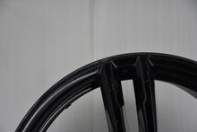 Load image into Gallery viewer, 1x Alufelge 18 Zoll 8.0" 5x120 52ET Glanz Schwarz 8074186 BMW 1 Rim Wheel FEL6587456762ff