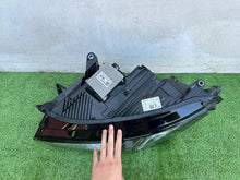 Laden Sie das Bild in den Galerie-Viewer, Frontscheinwerfer Skoda Enyaq 5LB941015A Full LED Links Scheinwerfer Headlight