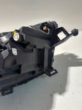 Laden Sie das Bild in den Galerie-Viewer, Frontscheinwerfer Skoda Kamiq 658941015B LED Links Scheinwerfer Headlight SCH8803821224ed