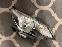 Laden Sie das Bild in den Galerie-Viewer, Frontscheinwerfer Mitsubishi Space Star 8301D446 Rechts Scheinwerfer Headlight