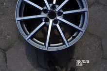 Laden Sie das Bild in den Galerie-Viewer, 1x Alufelge 19 Zoll 8.5&quot; 5x112 43ET Silber 469601025J Audi Rim Wheel