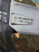 Load image into Gallery viewer, 1x Alufelge 17 Zoll 7.0" 5x112 48 5ET A2054010800 Mercedes-Benz W205 Rim Wheel FEL1365855646im