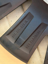 Laden Sie das Bild in den Galerie-Viewer, 1x Alufelge 17 Zoll 6.5" 5x100 40ET 658601025AA Skoda Kamiq Rim Wheel FEL8384062935as